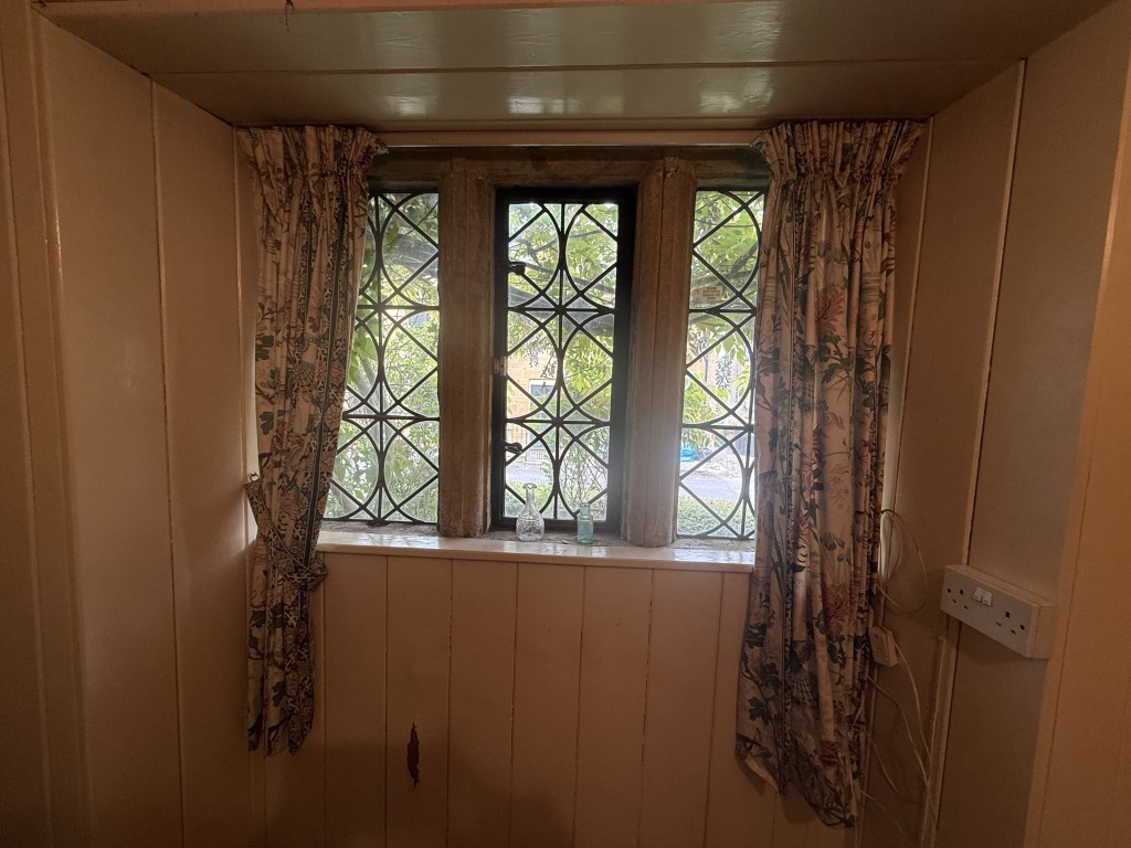 Lot: 99 - CHARACTER SEMI-DETACHED COTTAGE FOR UPDATING WITH LARGE GARDENS - Photo of the study window